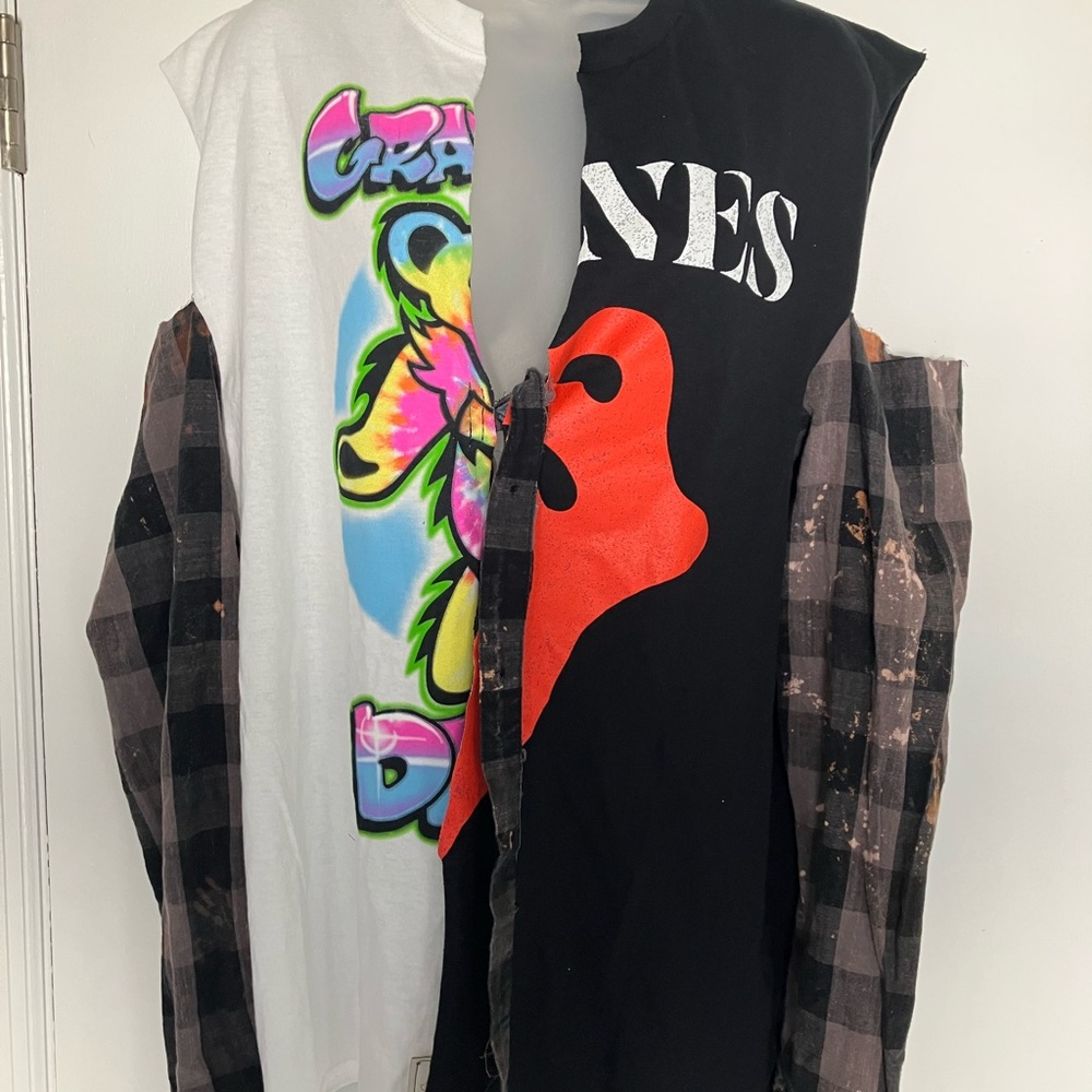 Colorful graphic print cold shoulder black sleeveless top and plaid shirt NWOT